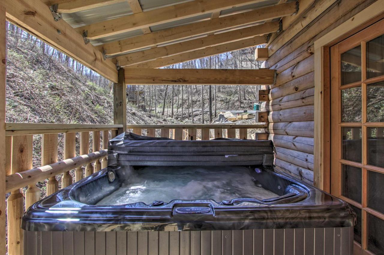 The Phoenix Cabin With Hot Tub In Gatlinburg! Exterior foto
