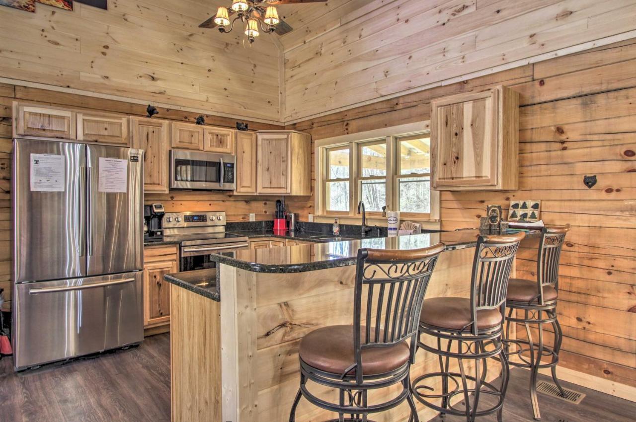 The Phoenix Cabin With Hot Tub In Gatlinburg! Exterior foto
