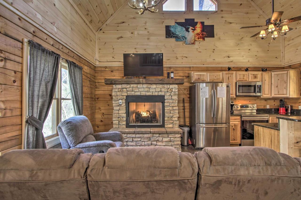 The Phoenix Cabin With Hot Tub In Gatlinburg! Exterior foto