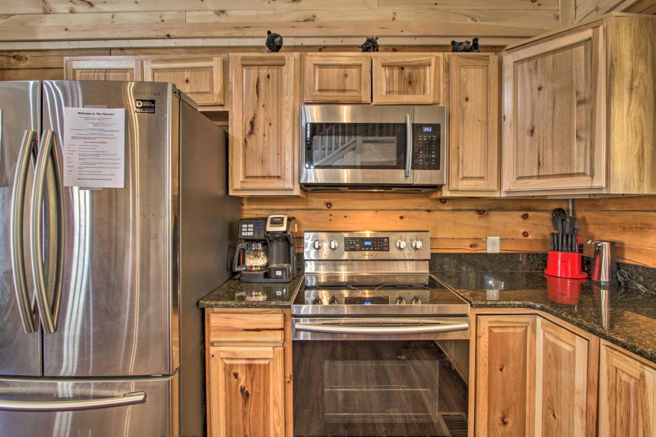 The Phoenix Cabin With Hot Tub In Gatlinburg! Exterior foto