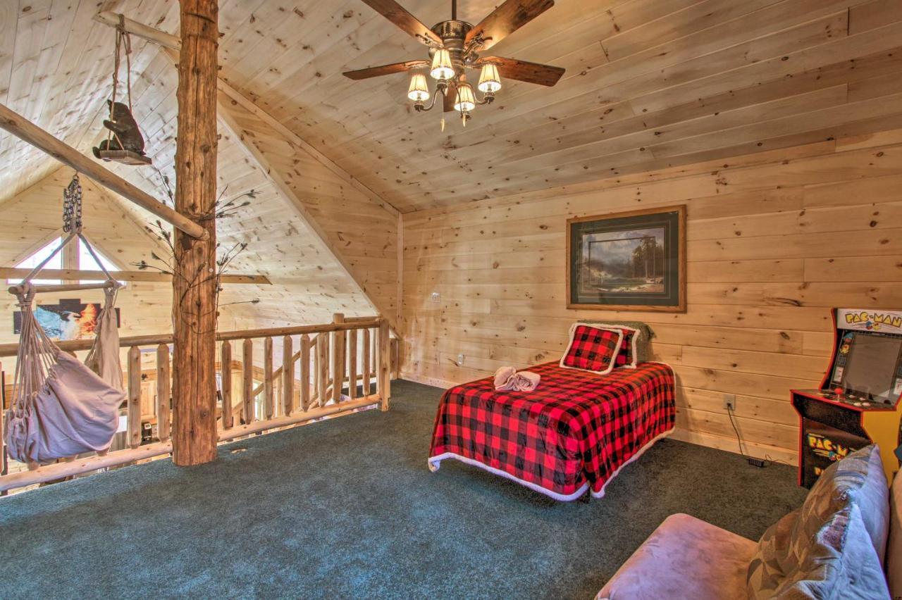 The Phoenix Cabin With Hot Tub In Gatlinburg! Exterior foto